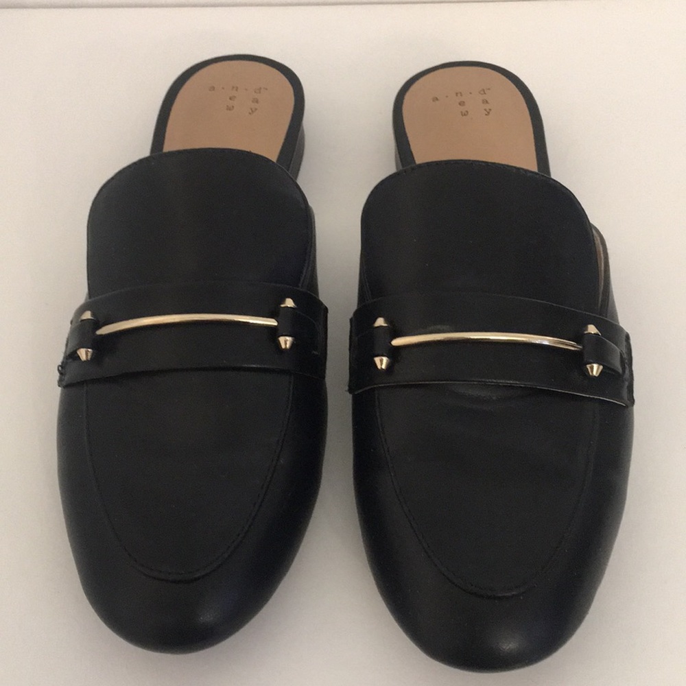 Target Kona Style Mules, Size 9